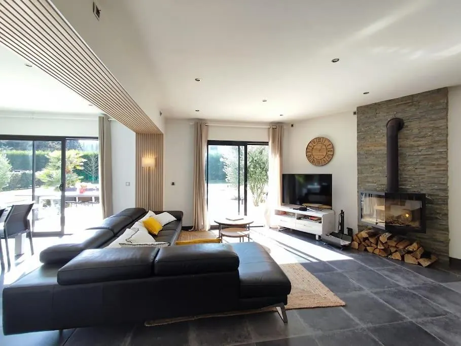 Villa Gioia + Chalet, Piscine, Petanque, Jacuzzi & Brasero Bouc-Bel-Air