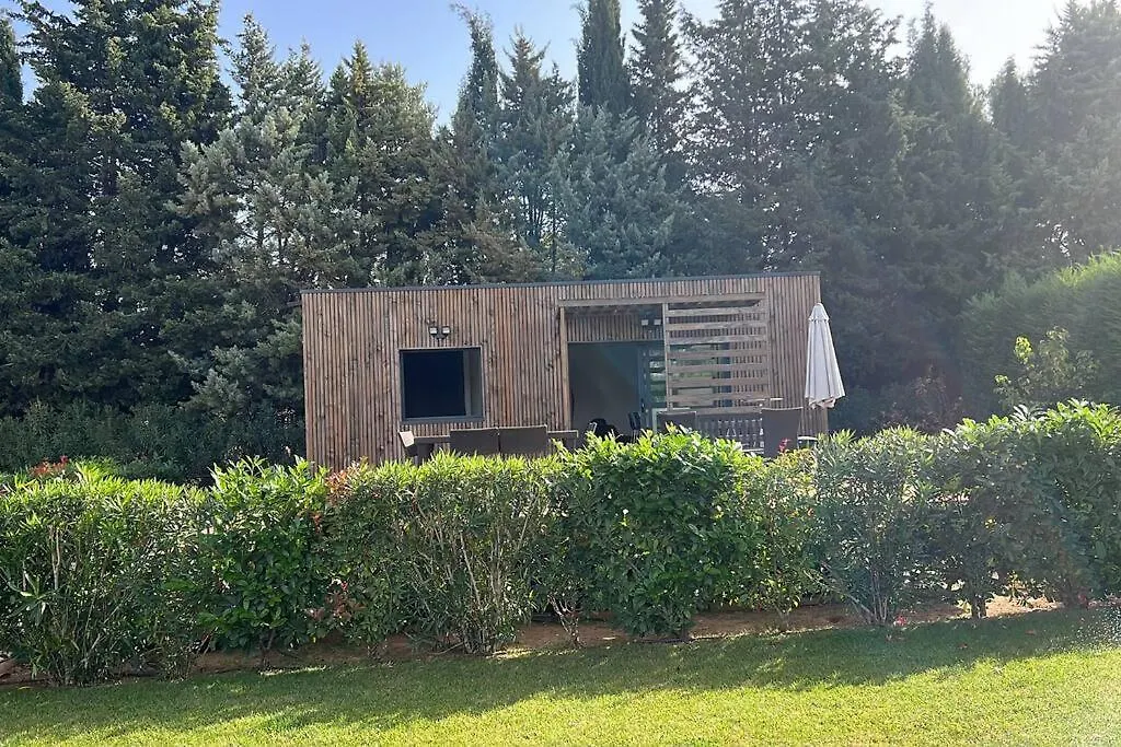 Villa Gioia + Chalet, Piscine, Petanque, Jacuzzi & Brasero Bouc-Bel-Air 0*,  France