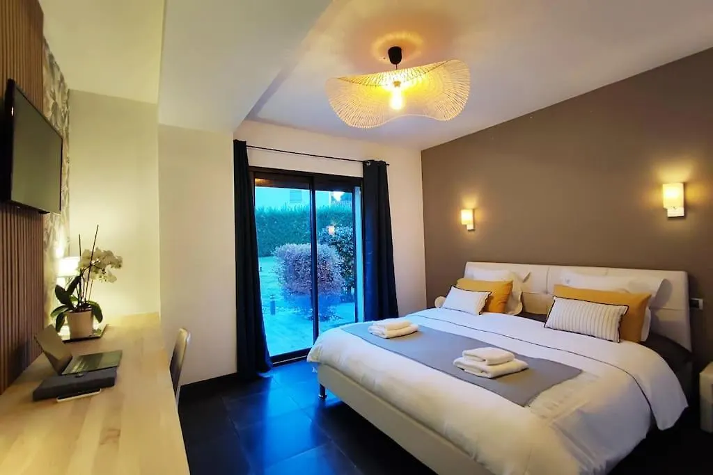 Villa Gioia + Chalet, Piscine, Petanque, Jacuzzi & Brasero Bouc-Bel-Air