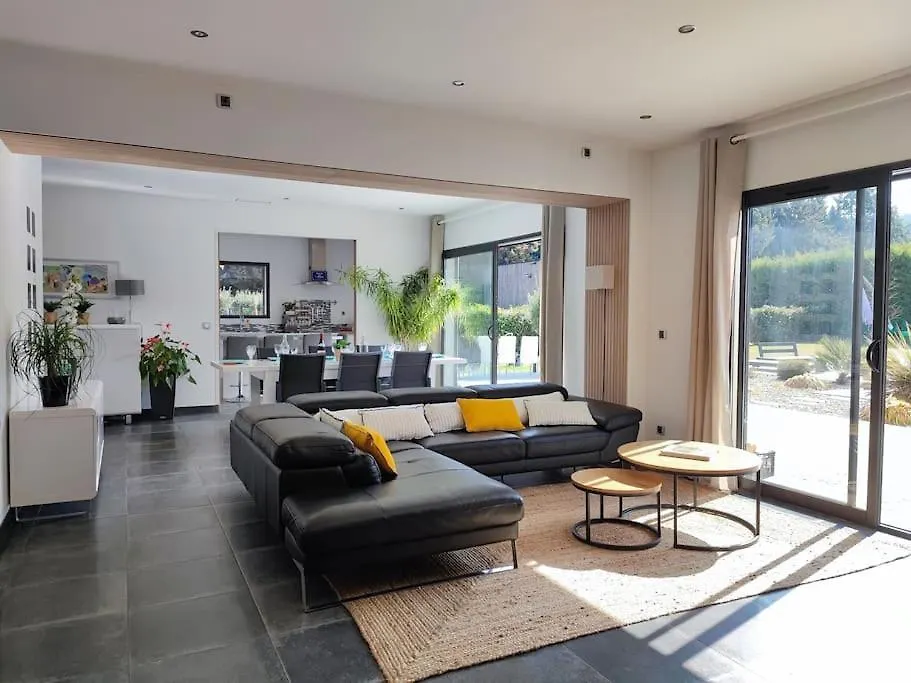 Villa Gioia + Chalet, Piscine, Petanque, Jacuzzi & Brasero Bouc-Bel-Air
